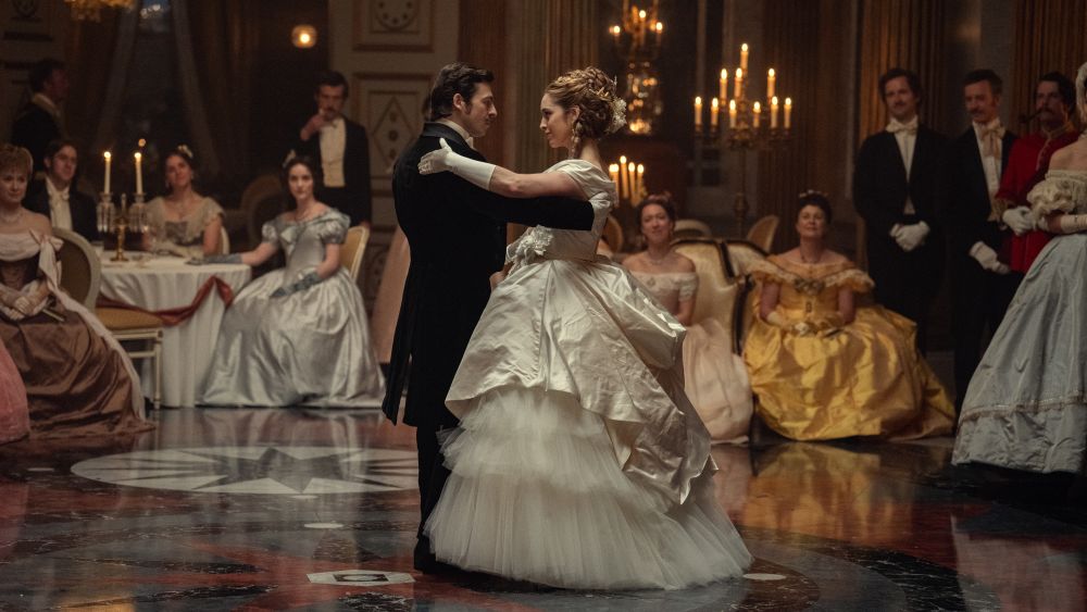 A mand and woman having their wedding dance. 