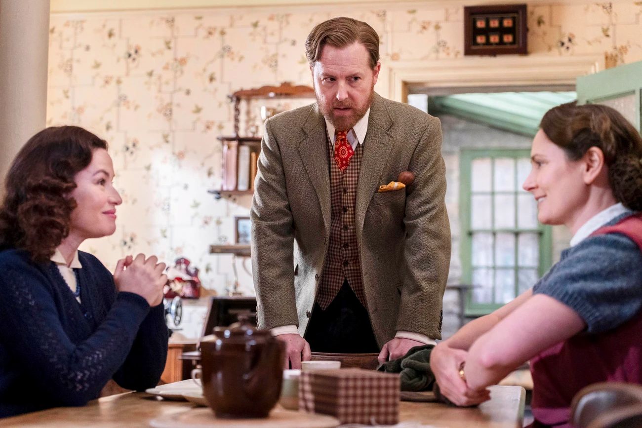 Dorothy, Mrs Hall and Siegfried at the kitchen table.
