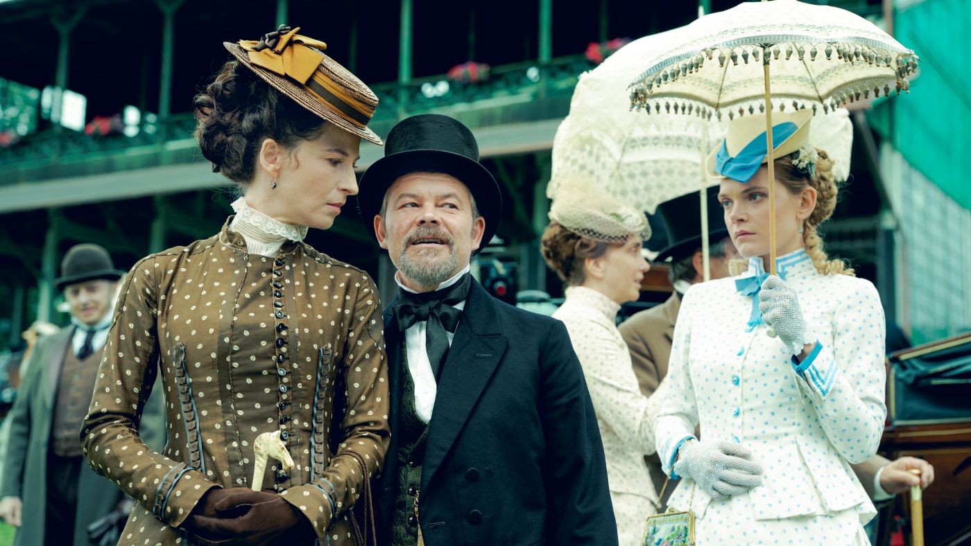 Izabela Łęcka with her father at the horse races in The Doll Episode 2